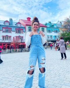 Simi Chahal Instagram - me to my unhealthy eating lifestyle these days : NOPE not happening😝

the 80% rule works. Loving the healthy eating, fit living process 🥰 

#ThanksToMeMyself for staying motivated🤪 it ain’t easy🙈 but definitely worth it 💪🏼

Clicked by @rosecaur 💖☺️