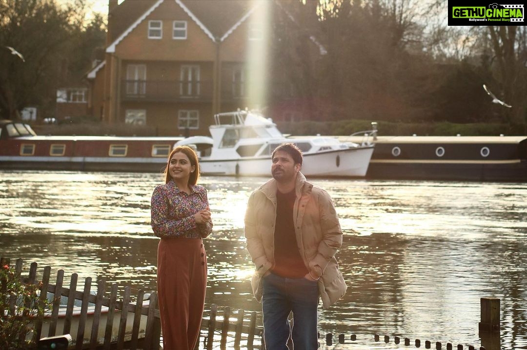 Simi Chahal Instagram - some beautiful working stills by @dashmesharts for Savy and Jinder 😍🥰 When even fake laughs look genuine; you are in the right team😅😊 #TeamRhythmBoyz💪🏼 #chalmeraputt #chalmeraputt3 #cmp @chalmeraputt3movie @rhythmboyzentertainment