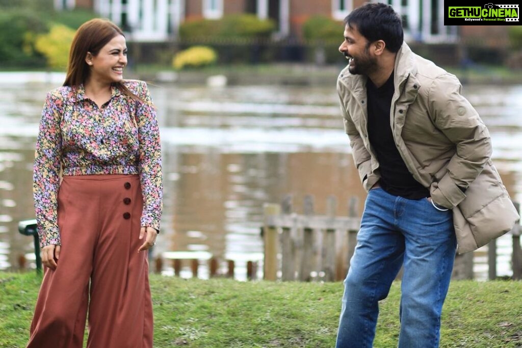 Simi Chahal Instagram - some beautiful working stills by @dashmesharts for Savy and Jinder 😍🥰 When even fake laughs look genuine; you are in the right team😅😊 #TeamRhythmBoyz💪🏼 #chalmeraputt #chalmeraputt3 #cmp @chalmeraputt3movie @rhythmboyzentertainment