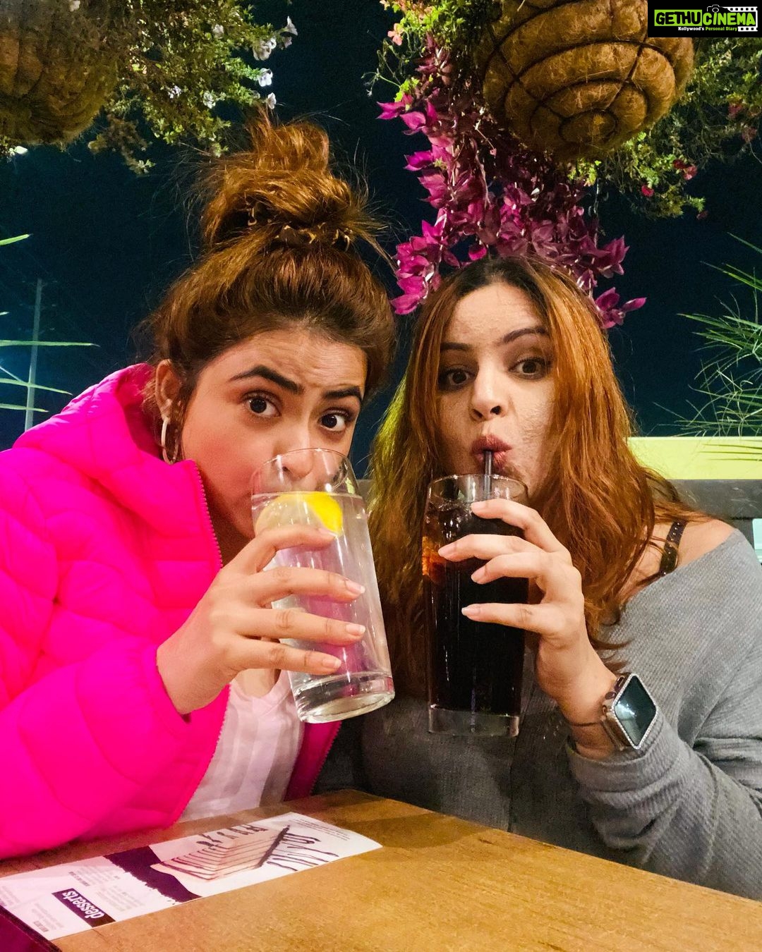 Simi Chahal Instagram - this is what happens while we wait for our food(everytime)😂 i guess that’s what sisters do 🤷🏻♀️👯♀️ @rosecaur you are some awesome alien trapped in a human body 💘 #LoveYouToDeath💟 #YouCantSitWithUs kinda expressions 🥲🤣 #SisterLove❤️ #foodie #fun #love Swipe till the end for a video of me falling in love with my meal 👉🏼 Toronto, Ontario