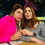 Simi Chahal Instagram - this is what happens while we wait for our food(everytime)😂 i guess that’s what sisters do 🤷🏻‍♀️👯‍♀️ @rosecaur you are some awesome alien trapped in a human body 💘 #LoveYouToDeath💟 #YouCantSitWithUs kinda expressions 🥲🤣 #SisterLove❤️ #foodie #fun #love Swipe till the end for a video of me falling in love with my meal 👉🏼 Toronto, Ontario