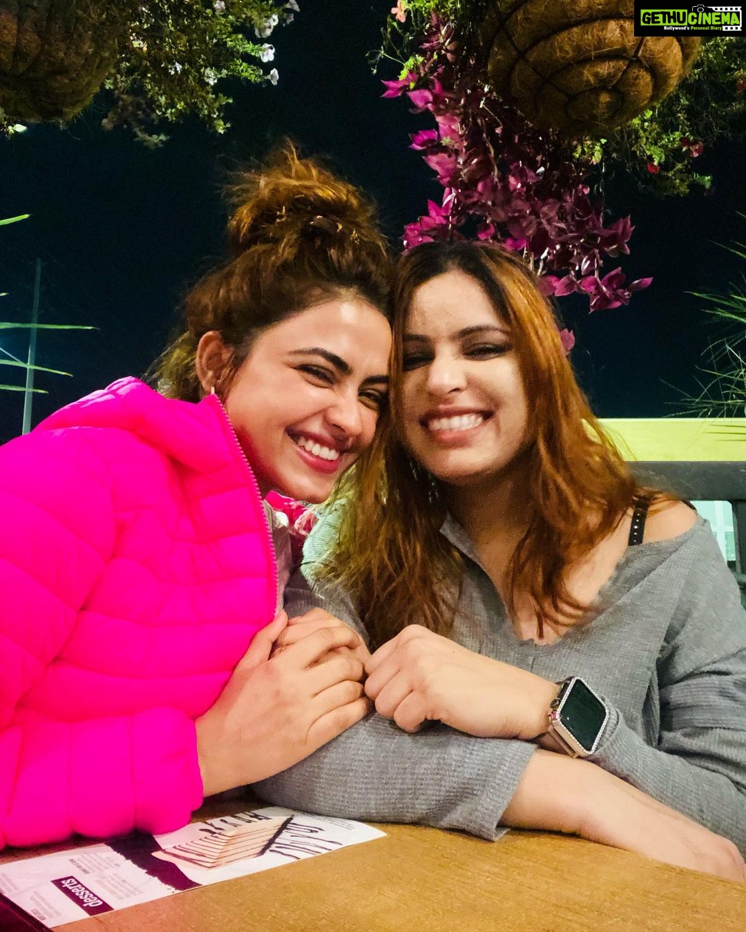 Simi Chahal Instagram - this is what happens while we wait for our food(everytime)😂 i guess that’s what sisters do 🤷🏻♀️👯♀️ @rosecaur you are some awesome alien trapped in a human body 💘 #LoveYouToDeath💟 #YouCantSitWithUs kinda expressions 🥲🤣 #SisterLove❤️ #foodie #fun #love Swipe till the end for a video of me falling in love with my meal 👉🏼 Toronto, Ontario