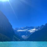 Simi Chahal Instagram – place so breathtakingly beautiful that it looks photoshopped 😱😌 

Location : Lake Louise, Banff (Alberta). Lake Louise Banff