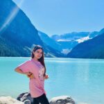 Simi Chahal Instagram - place so breathtakingly beautiful that it looks photoshopped 😱😌 Location : Lake Louise, Banff (Alberta). Lake Louise Banff