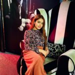 Simi Chahal Instagram - Last photo was supposed to be the first one, but then i changed my mind🤷🏻‍♀️ Swipe to see Uncle on the wall judging @rkrmakeup for clicking 500 pictures of me at the same spot😅 Wasn’t her idea though🤪