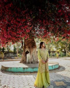 Simi Chahal Instagram - Last 2 photos are my fav 🥹❤️ , Suit : @the_rosegirl Jewelry : @theurbanglitter Makeup : @prabhakarchande_makeupartist Hair : @krishna.hairstylist Photography : @maniksharma.cc