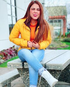 Simi Chahal Instagram - 1st Photo : the constipated smile 🙂
2nd Photo : the “hanji ki ?” face 😌
3rd Photo : the Hangry face 😩
4th Photo : just Me being ME 😝

P.S. Can’t wait for Chal Mera Putt 2 to be in the Theatres on 27th August 2021 😍🥰