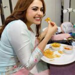 Simi Chahal Instagram - PCOS, life and the weight gain… well, let’s go back a little🥴 these pictures are from March 2020, just a few months after i had been diagnosed with PCOS and the doctor had put me on the birth control pills. Yes, i was definitely skeptical about the pills but as culturally instilled in us that “A doctor can never be wrong”- obviously i didn’t question her🤫.Took them religiously for 5 months and i gained insane amount of weight😵‍💫(the photos above).Left the pills. But this is just tip of the iceberg.🤭This syndrome slams you down real bad with terrible periods, mood swings, fatigue, irritation, depression,excessive hair growth, insulin resistance, hair loss n the list goes on. As a girl you see yourself/body change in the ways you definitely won’t like😶. I was indeed in a very dark space for quite sometime. The worst part is no one really understands what you are going through as PCOS has no clear cause or a treatment. Majority of people don’t even know what it is(just like i didn’t)so can’t blame them🙃. It differs from body to body soooo, it’s quite a tricky ride.I am only posting all this here today because i feel we need more awareness about PCOS. Both women and men should know about this.Women coz it’s their body and men; coz well you guys need to help your lovers, partners, daughters, sisters and friends to get through these awful times! Please do your research. Read about it, get tested for it. Get your hormones tested. If your mind/body is behaving unusually, it is for a reason. Please be aware! I don’t want you girls to repeat my mistakes. Take it seriously and work on it.😊 Maybe this was my calling for a better lifestyle😇It’s been more than a year now that i have been eating clean and exercising. I am back to my normal body weight🥰 i have read more than a thousand articles on PCOS, consulted nutritionists and finally figured out a better way to live with this, coz the truth is it’s not leaving me anytime soon🤷🏻‍♀️ So, we gotta coexist in the healthiest and happiest way possible☺️ Fortunate enough to be back in a fit body and a mind after all the struggles🙈😬 (What worked : in next post😊)