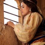 Simi Chahal Instagram - Find the hidden ‘Mic’ that records our dialogues for dubbing 🤭🫣🎤 Hint : it is in one of the 3 photos 🥲🤣 #Noor✨ #Mastaney✊🏼