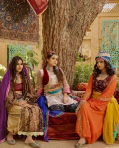 Simi Chahal Instagram - Noor ✨ te ohdiyan sakhiyan 💕

#mastaney releasing TOMORROW 😍