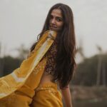 Simran Choudhary Instagram – Yellow paper daisy 🌼

🎬 @gnanasagardwaraka 
📷 @chaloofied 
🤳🏻 @foxy_here