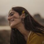 Simran Choudhary Instagram - Yellow paper daisy 🌼 🎬 @gnanasagardwaraka 📷 @chaloofied 🤳🏻 @foxy_here