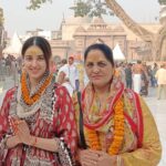 Simrat Kaur Instagram - Har har mahadev🙏🏻❤️ Kashi Vishwanath Temple