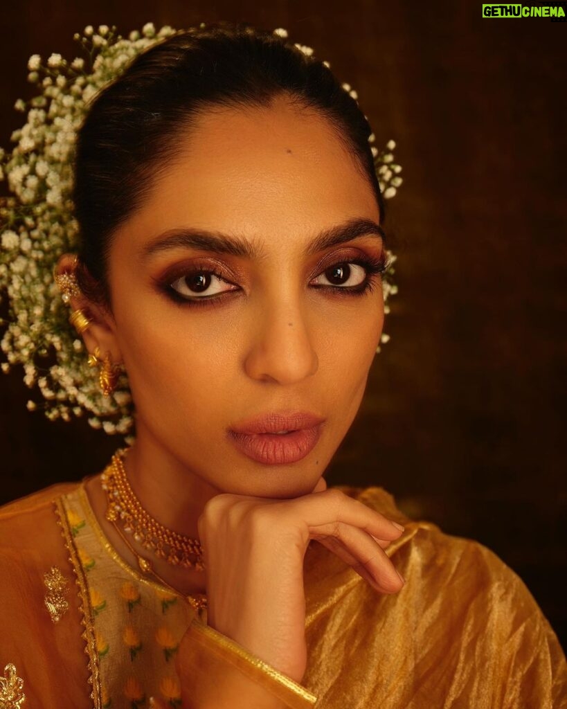 Sobhita Dhulipala Instagram - Best actor award last night. For Tara, for Kaveri. Complicated women with fire under their feet. Maternal, ambitious and vulnerable at the same time. A big shout out to @disneyplushotstar and @primevideoin for backing stories with women like these at the centre! My salute to the film makers of Made in heaven and The night manager for creating magnetic, full bodied women whose grief dances too! ❤️ Thank you @zoieakhtar @reemakagti1 @nityamehra19 @alankrita601 @neeraj.ghaywan for Tara Khanna. Thank you @sandeipm @picsofpinks for Kaveri Dixit. What a wonderful year it has been! 🤍 @ottplayapp @hindustantimes #OTTPlayAwards