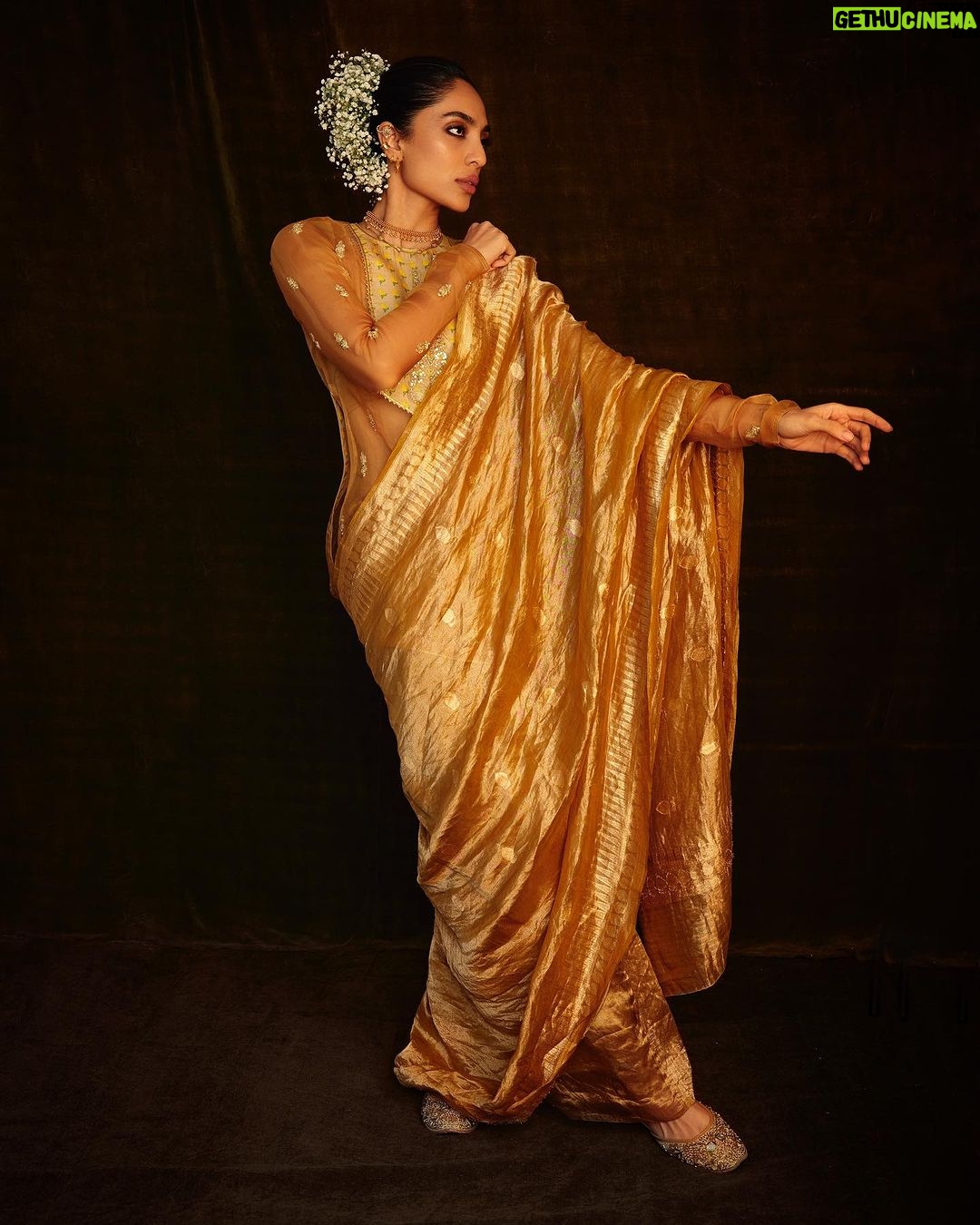 Sobhita Dhulipala Instagram - Best actor award last night. For Tara, for Kaveri. Complicated women with fire under their feet. Maternal, ambitious and vulnerable at the same time. A big shout out to @disneyplushotstar and @primevideoin for backing stories with women like these at the centre! My salute to the film makers of Made in heaven and The night manager for creating magnetic, full bodied women whose grief dances too! ❤️ Thank you @zoieakhtar @reemakagti1 @nityamehra19 @alankrita601 @neeraj.ghaywan for Tara Khanna. Thank you @sandeipm @picsofpinks for Kaveri Dixit. What a wonderful year it has been! 🤍 @ottplayapp @hindustantimes #OTTPlayAwards