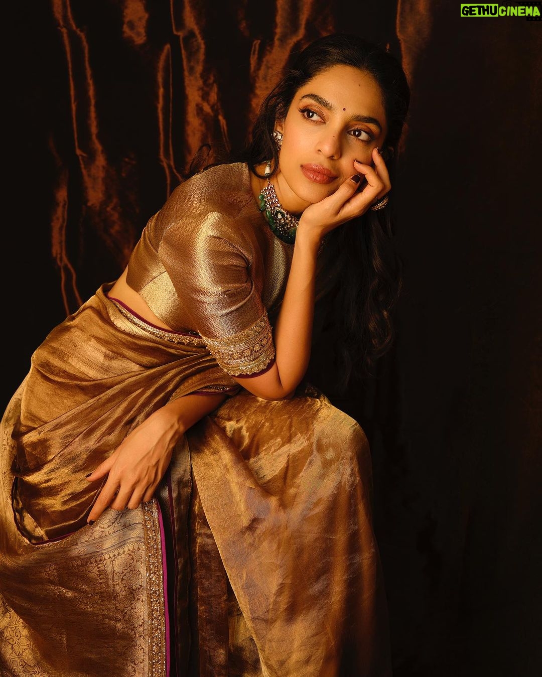 Sobhita Dhulipala Instagram - Attended the spectacular jio MaMi opening ceremony last night. Even presented an award! I was on the jury for short films this year. Also Manish Malhotra gilded me in gold like this. Met so many actor friends! Ate samosa. Drank Coca Cola with a straw. Whistled. Took lots of pictures and came home to my parents who muted the TV and asked me all about who I met and what I said on stage and if I tripped again.