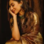Sobhita Dhulipala Instagram - Attended the spectacular jio MaMi opening ceremony last night. Even presented an award! I was on the jury for short films this year. Also Manish Malhotra gilded me in gold like this. Met so many actor friends! Ate samosa. Drank Coca Cola with a straw. Whistled. Took lots of pictures and came home to my parents who muted the TV and asked me all about who I met and what I said on stage and if I tripped again.
