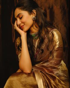 Sobhita Dhulipala Instagram - Attended the spectacular jio MaMi opening ceremony last night. Even presented an award! I was on the jury for short films this year. Also Manish Malhotra gilded me in gold like this. Met so many actor friends! Ate samosa. Drank Coca Cola with a straw. Whistled. Took lots of pictures and came home to my parents who muted the TV and asked me all about who I met and what I said on stage and if I tripped again.