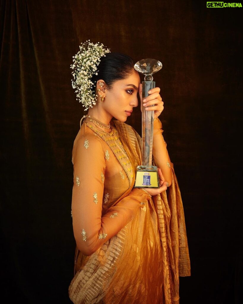 Sobhita Dhulipala Instagram - Best actor award last night. For Tara, for Kaveri. Complicated women with fire under their feet. Maternal, ambitious and vulnerable at the same time. A big shout out to @disneyplushotstar and @primevideoin for backing stories with women like these at the centre! My salute to the film makers of Made in heaven and The night manager for creating magnetic, full bodied women whose grief dances too! ❤ Thank you @zoieakhtar @reemakagti1 @nityamehra19 @alankrita601 @neeraj.ghaywan for Tara Khanna. Thank you @sandeipm @picsofpinks for Kaveri Dixit. What a wonderful year it has been! 🤍 @ottplayapp @hindustantimes #OTTPlayAwards