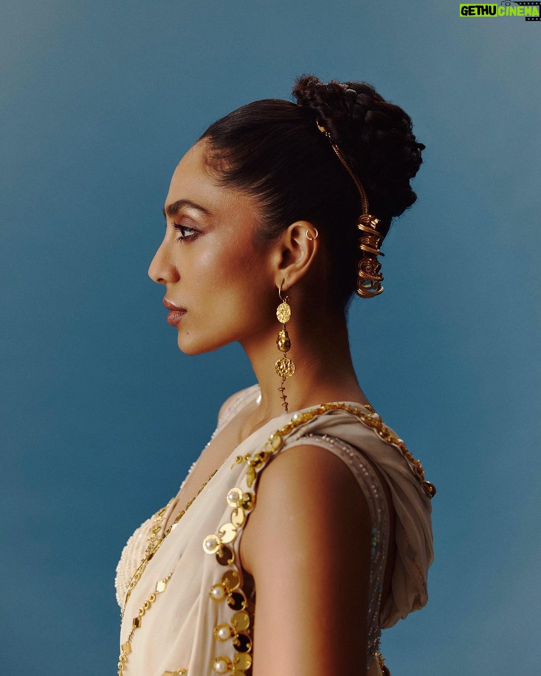 Sobhita Dhulipala Instagram - Had the great joy of wrapping 2023 with this magnificent @elleindia cover story. Big shout out to the team at Elle for always cheering for and standing by young talent. ♠️♥️ ELLE India Editor: @aineenizamiahmedi Photographer: @soujit.das Fashion Editor: @zohacastelino (creative direction) Wearing @papadontpreachbyshubhika @metroshoesindia Fashion Assistant: @komal_shetty_ (styling) Asst. Art Director: @mount.juno__ (cover design) Words: @sukriti_shahi19 Makeup: @makeupbyanighajain Hair: @arvindkumar_hair Bookings Editor: @alizaafatmaa Assisted by: @nirali_p1(styling); _rj1092_, @mitali.lakhotia (bookings) Production: @cutlooseproductions