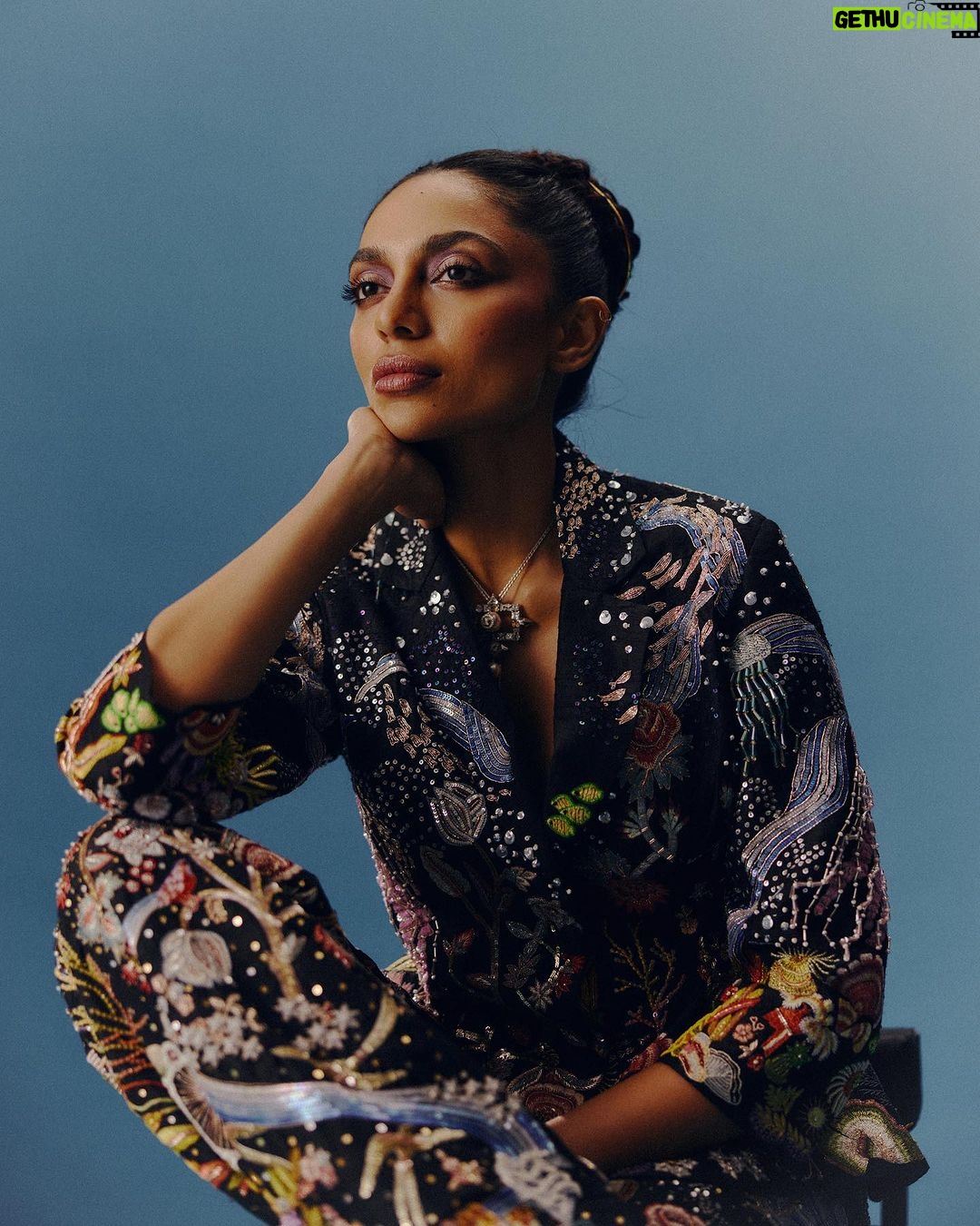 Sobhita Dhulipala Instagram - Had the great joy of wrapping 2023 with this magnificent @elleindia cover story. Big shout out to the team at Elle for always cheering for and standing by young talent. ♠️♥️ ELLE India Editor: @aineenizamiahmedi Photographer: @soujit.das Fashion Editor: @zohacastelino (creative direction) Wearing @papadontpreachbyshubhika @metroshoesindia Fashion Assistant: @komal_shetty_ (styling) Asst. Art Director: @mount.juno__ (cover design) Words: @sukriti_shahi19 Makeup: @makeupbyanighajain Hair: @arvindkumar_hair Bookings Editor: @alizaafatmaa Assisted by: @nirali_p1(styling); _rj1092_, @mitali.lakhotia (bookings) Production: @cutlooseproductions