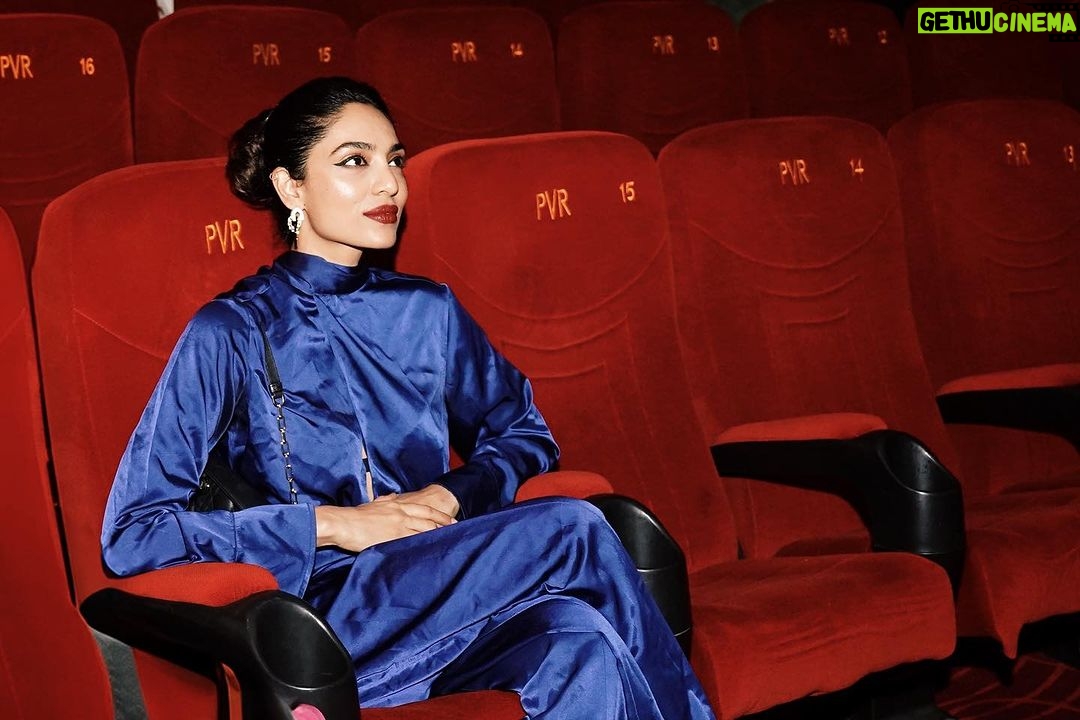 Sobhita Dhulipala Instagram - Such a joy introducing the exceptional @sofiacoppola’s film ‘Priscilla’ at a special screening for film lovers! Shout out to @mubiindia @mumbaifilmfestival @pvrpictures for making this happen and beautifully so. This film is a peak behind the curtain, told with punchy silences and the most painterly visuals. Out in theatres today 💙