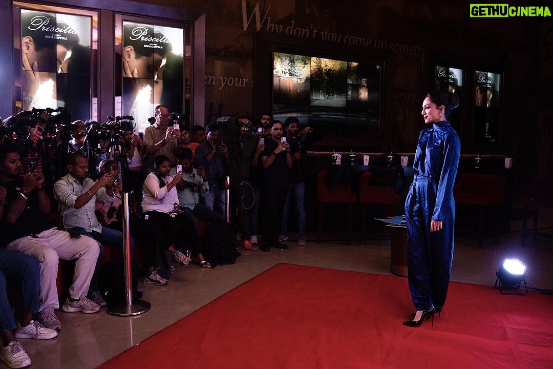 Sobhita Dhulipala Instagram - Such a joy introducing the exceptional @sofiacoppola’s film ‘Priscilla’ at a special screening for film lovers! Shout out to @mubiindia @mumbaifilmfestival @pvrpictures for making this happen and beautifully so. This film is a peak behind the curtain, told with punchy silences and the most painterly visuals. Out in theatres today 💙