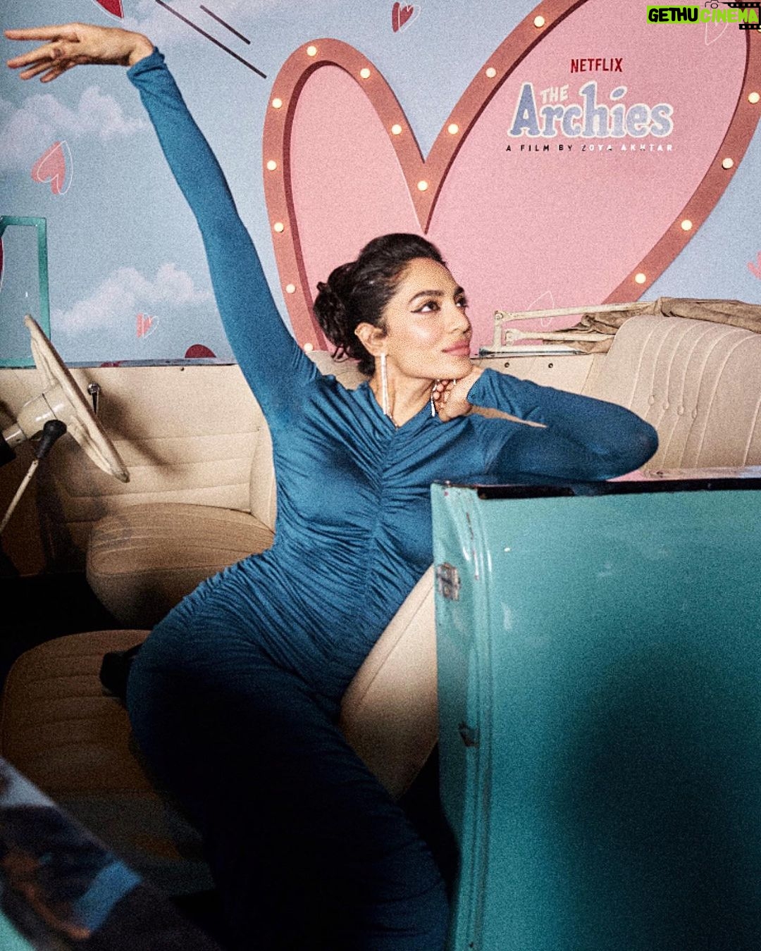 Sobhita Dhulipala Instagram - Too much fun was had at the mighty premiere of @thearchiesonnetflix last night! What a ride! Congratulations are in order @zoieakhtar @reemakagti1 @netflix_in Can’t wait to see what these magnificent cast-lings bring next @dotandthesyllables #AgastyaNanda @khushi05k @mihirahuja_ @suhanakhan2 @vedangraina @yuvrajmenda @angaddevsingh_ @tigerbabyofficial @ArchieComics @graphicindia @kartikshah14 @netflixgolden @netflix