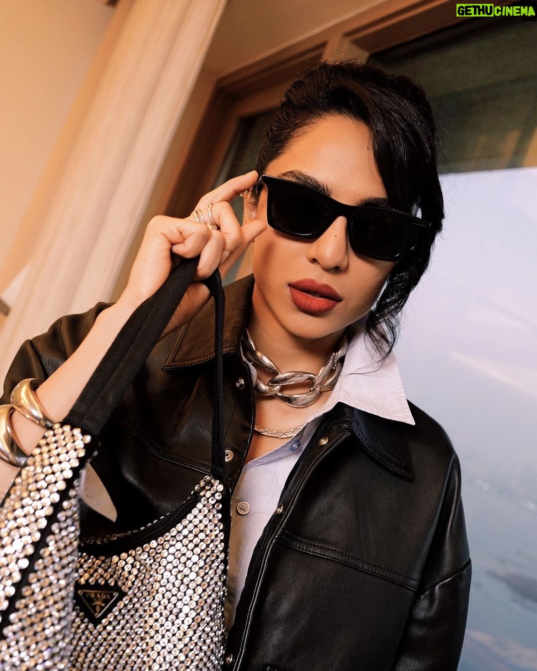 Sobhita Dhulipala Instagram - Alexa, mommy got an award from Vogue! Force of fashion 🤙🏽 Shoutout to Hmu team @daksh_hairguru @sonamdoesmakeup for the fantastic work and vibes. Beezus Christ @beezsharma for puting this look together on SOS video call with me (everything’s from my wardrobe lol such a relief) @misho_designs for their yummy silver jewels