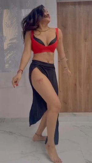 Sofia Ansari Instagram - 💃
Top @urbanic_in
Lower @amazondotin
@amazon
Makeover @_fitfad
Cameraman @_sanaaaaasa
Makeup products @maccosmeticsindia @maccosmetics