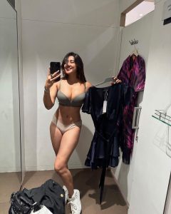 Sofia Ansari Instagram - Trial Room scenarios Clothes @forever21 @forever21_in #sofiaansari #instagood #instagram