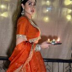 Sofia Ansari Instagram - Diwali 🪔 💄 @maybelline Head jewellery @amazonfashionin Right hand rings @nisa_the_brand Left hand rings @peorajewelleryindia Bengals @amazondotin Makeover @_sanaaaaasa Dress @_fitfad #instagram #instagood #sofiaansari #festival #love #live #laugh