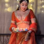 Sofia Ansari Instagram - #grwm #happydiwali 💄@maybelline Head jewellery @amazonfashionin Makeover @_fitfad Cameraman @_sanaaaaasa 👡@walkwayshoesin