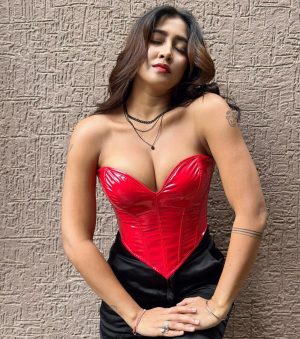 Sofia Ansari Instagram - SOFIA IN RED 🥵 #red