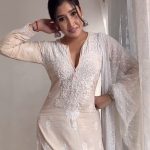 Sofia Ansari Instagram - ☀️ Kurta @amazonfashionin Lower @zara Watch @titanwatchesindia Earrings @amazondotin Payal @amazonfashion Makeup @colourbar.cosmetics Makeover @_fitfad #sofiaansari #trendingreels #reelitfeelit