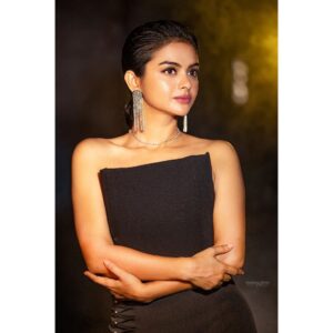Solanki Roy Instagram - 🖤

Photography: @sayantan_dutta_photography
Styling: @neelsaha_styled_by_blue
Make up: @makeupartist_bhaskarbiswas
Costume: @sasya_fashions
Jewellery: @mukundjewellerskolkata

@sudipanchakraborty

#photooftheday📷 #actorslife #photoshoot #loveforwork #bodypositivity #gratitude #love