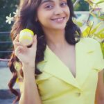 Solanki Roy Instagram - Do you want brighter skin but heavy creams make you feel oily and sticky? Time to revolutionize your brightness regime with the all new moisturiser in a gel format! It instantly brightens your skin without leaving your skin sticky💦 Backed with best of science 🧪 & the goodness of nature🍃this serum gel hydrates & moisturises your skin and gives 12hr oil control which I think is a game changer💛 Try it for yourself and I promise you won’t regret!!! 💛 #Garnier #BrightComplete #Serum #Gel #Moisturiser #VitaminC #Dullness #DarkSpots #Lightweight #OilControl #Brightness