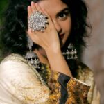 Solanki Roy Instagram - Thats how we roll... 💡🎥 🎞 Photography: @sayantan_dutta_photography Styling: @neelsaha_styled_by_blue Make up: @makeupartist_bhaskarbiswas Costume: @sasya_fashions Jewellery: @mukundjewellerskolkata @sudipanchakraborty #photooftheday📷 #actorslife #photoshoot #loveforwork #bodypositivity #gratitude #love