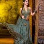 Solanki Roy Instagram - Lights will guide us home! 🪔 #Diwali #HappyDiwali #Diwali2022 #DiwaliLights #DiwaliVibes Photography: @sayantan_dutta_photography Styling: @neelsaha_styled_by_blue Make up: @makeupartist_bhaskarbiswas Costume: @sasya_fashions Jewellery: @mukundjewellerskolkata @sudipanchakraborty
