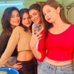 Solanki Roy Instagram - Life is beautiful when I get my Valentine’s at work place…..❤️ Happy Valentine’s Day to me & all of you🫶🏻🌹 #valentines #valentinesday #girls #mygirls #lifeisbeautiful #blessed #loveyou