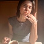 Solanki Roy Instagram - Sunshine, latte and love ❤️ #mumbaidiaries #actor #love #solankiroy Versova, Mumbai