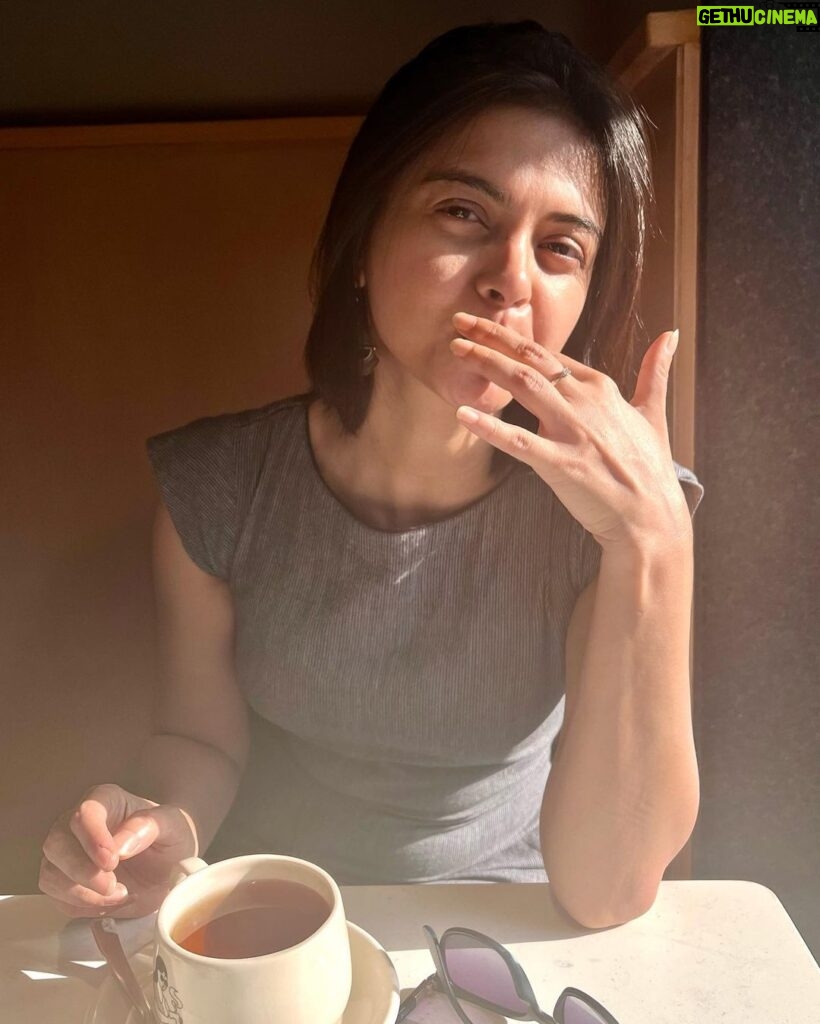 Solanki Roy Instagram - Sunshine, latte and love ❤️ #mumbaidiaries #actor #love #solankiroy Versova, Mumbai