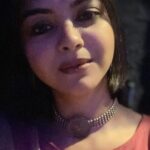 Solanki Roy Instagram - খাওয়াদাওয়া, সাজগোজ, আড্ডা, ঠাকুর দেখা, ফুচকা, নাগরদোলা এসব ছাড়া পুজো অসম্পূর্ণ। জমিয়ে পুজো কাটিয়ে এবার মায়ের ফেরার পালা! সাথে আমারও! আসছে বছর আবার হবে! সবাই কে জানাই শুভ বিজয়ার শুভেচ্ছা। #subhobijoya #duggadugga #pujo 🙏🏽