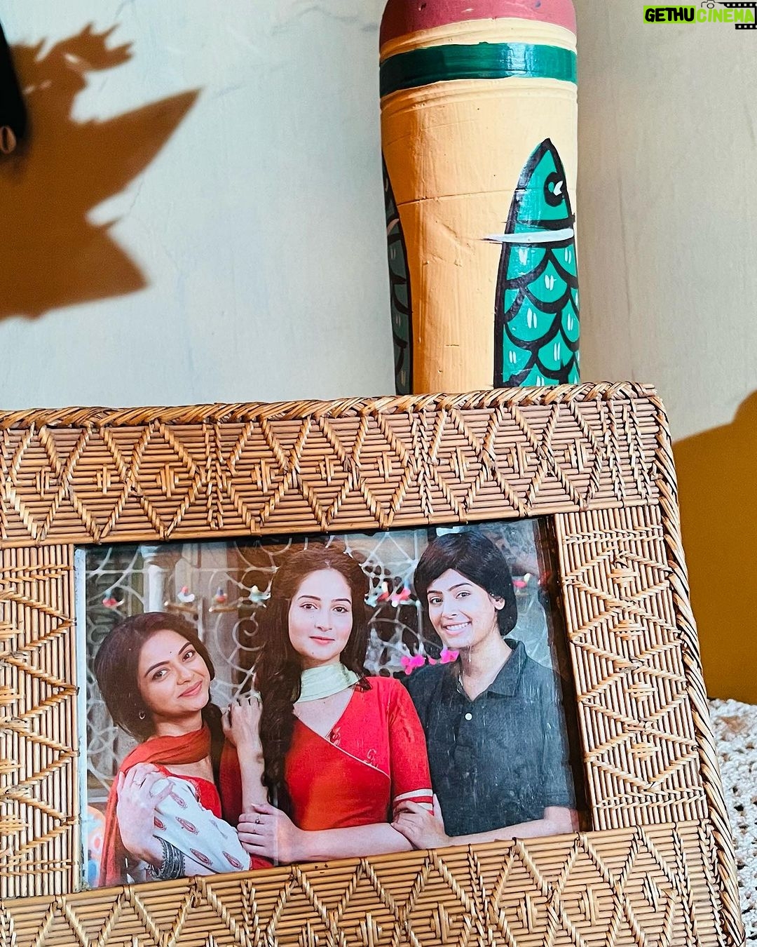 Solanki Roy Instagram - শুভ জন্মদিন দি❤️ মিস করি রোজ🥺 রোজ গিয়েই জড়িয়ে ধরা থেকে শুরু করে নিজেদের অজান্তেই এক কথা ভাবা বা বলা,মুশকিল আসান হতে তোকে আর বোনকে সারা জীবন পাশে চাই!!!! ভালোবাসি অনেকটা ❤️❤️❤️ ভালোথাক আর এই ভাবেই সবাইকে ভালোরাখ।