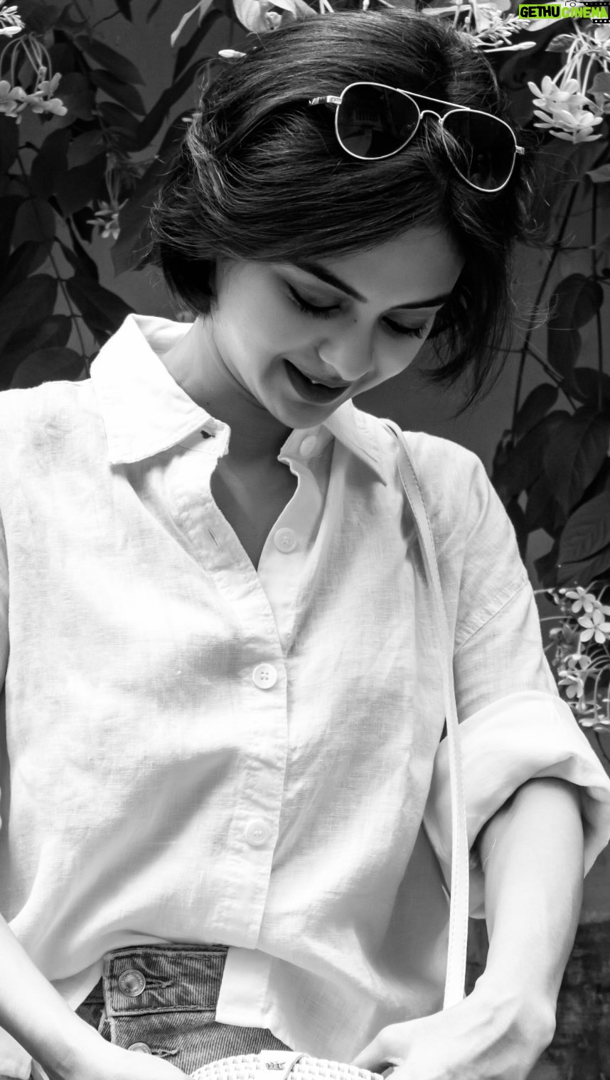 Solanki Roy Instagram - #solanki #solankiroy #solankiroyfanpage #monsoonvibes #sohorerushnotomodine #sohorerusnotomodine Lake Gardens