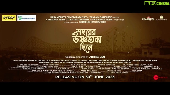 Solanki Roy Instagram - কোনো এক উষ্ণতম দিনে এক টুকরো স্নিগ্ধতার হাতছানি, প্রেম-স্মৃতি-মায়ায় জড়ানো গল্প 'শহরের উষ্ণতম দিনে', আপনাদের জন্য রইল ছবির ট্রেলার! আসছে ৩০ শে জুন আপনার কাছের প্রেক্ষাগৃহে- সকলের জীবনে ভালোবাসার উষ্ণতা ছড়াতে । @ig_roadshowfilmsofficial @officialshadowfilms @emveebee_media @aritsen07 @parambratachattopadhyay #tanmoybanerjee #madhuribhosale @dey.shyamsundar @vikramchatterje @srbrishti.19 @rahuldevbose @debopriyo_toton @anamikachakraborty @achatterjee4 @sujoyprosad @basudebcgrapher @imsumitc @kolorobix @timirbiswaslive @lagnajitaofficial @arnab2207 @chatterjeearanyak @fromdotto @orpinandy @goswamisayani3 @subhranilbose @rwiddhorwito @a_bo_kash @pranjaldas_badtrip @aritraandotherstories @torshadas111 @ektabhattacharjee @soumyasree.g @thought_city6 @ssdventure @nandinikundu @samanta_debalina @d.sshree @kankabatibanerjee mukherjee4349 @ranabt #sohorerushnotomodineon30thjune #ShohorerUshnotomoDine #sud #aritrasen #vikramchatterjee #solanki #kolkata #newmoviealert #bengalifeaturefilm #newmovieposter #newmovie #vikramsolanki #lovestory #instaphoto #poster #comingsoon