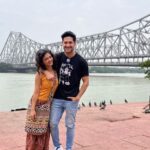 Solanki Roy Instagram – Happy Birthday my friend! এরকম একটা দিনে একটা special উপহার নাহলে চলে নাকি? 
আজকেই তোমাদের সবার জন্যে একটা দারুন surprise আছে। ঠিক সন্ধ্যে ৭ টায়!  Stay tuned with us ♥️

@vikramchatterje 

#kolkata #amarpriyoshorhor #bhalobasharshohor #bondhutto #bhalobasha #nostalgia #memories