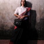 Solanki Roy Instagram - A gentle reminder: We, as a society always perceive and glorify women as multitaskers, which I believe is a complete hoax as that confines women to gender specific roles, both inside and outside the house! As once Hillary Clinton correctly pointed out, “It’s hard to be a woman. You must think like a man, act like a lady, look like a young girl, and work like a horse.” Sad, but true! Let's not do that to ourselves, let's not be told that we are superhumans, which we are clearly not and which we don't want to be! Lets create healthy boundary walls with the stones that are thrown towards us and trust me, no matter who you are, where you stay, what you do, you can always become the better version of yourself! Cheers to womanhood! 🥂 📸 @sarkardebarshi19 Styling: @suchanda_banerjee 💄: @suro.make_up_artist #actor #solankiroy #actorslife #fridaymotivation #loveyourself