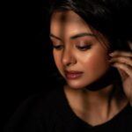 Solanki Roy Instagram - You shine brighter when you embrace your shadow! 🖤 📸 @imsayandey 💄 @sahababusona