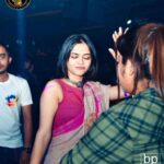 Solanki Roy Instagram - And the festivities continue... I cannot get ovet the Pujas and here's a throwback to the Nabami night with childhood friends! Had a blast at @thetavernkolkata 🍾 thank you for hosting us! Kolkata - The City of Joy